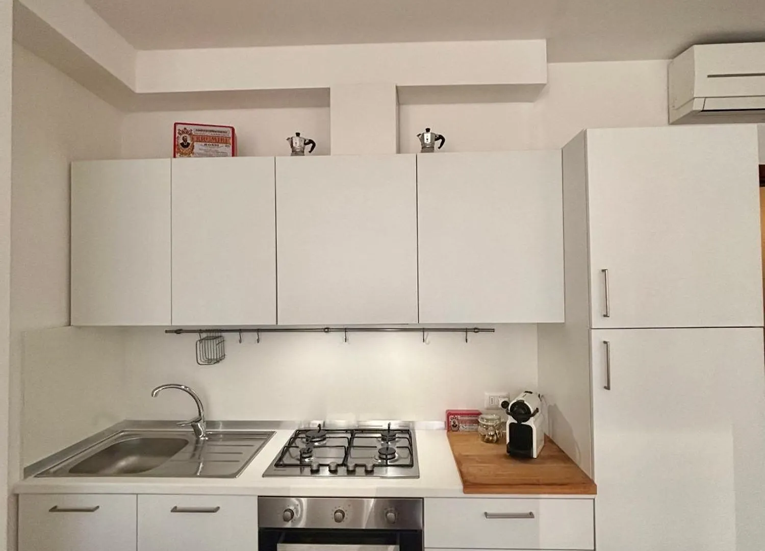 Large Cozy Studio In Porta Romana - Ied Milan Italy